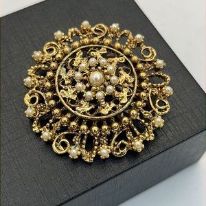 Edwardian Style VTG 70's Antique Golden Faux Pearl Brooch 1.5"